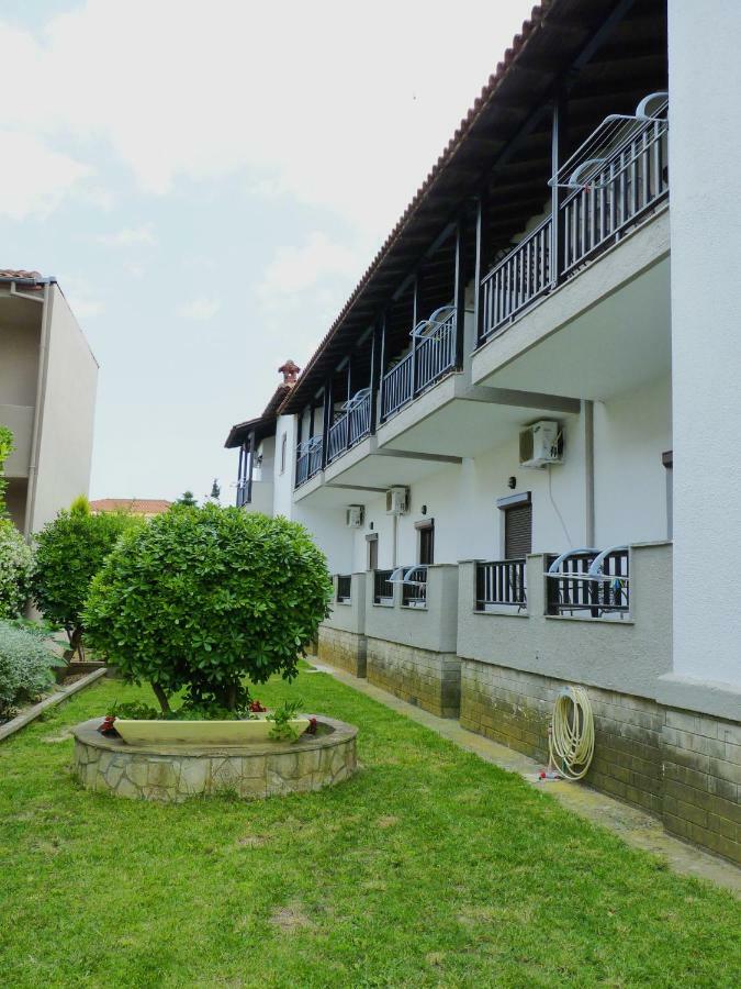 Yannis Apartments Afytos Exterior photo